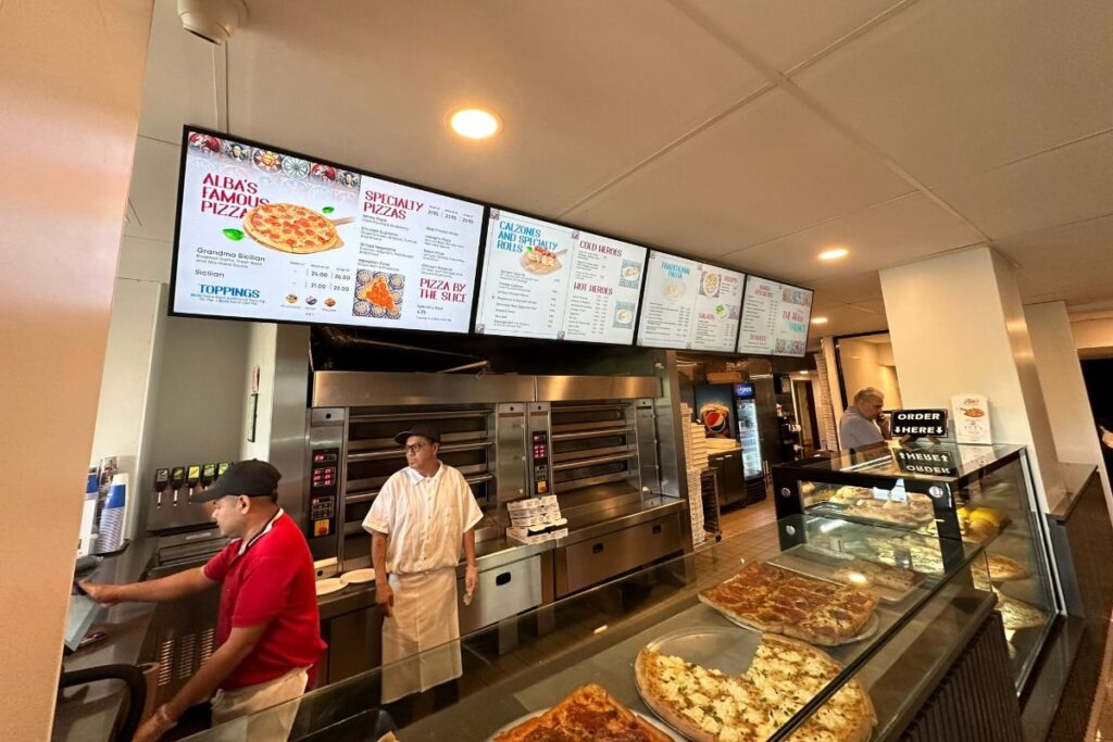 Digital Signage for Menu Doggis Arepa Bar